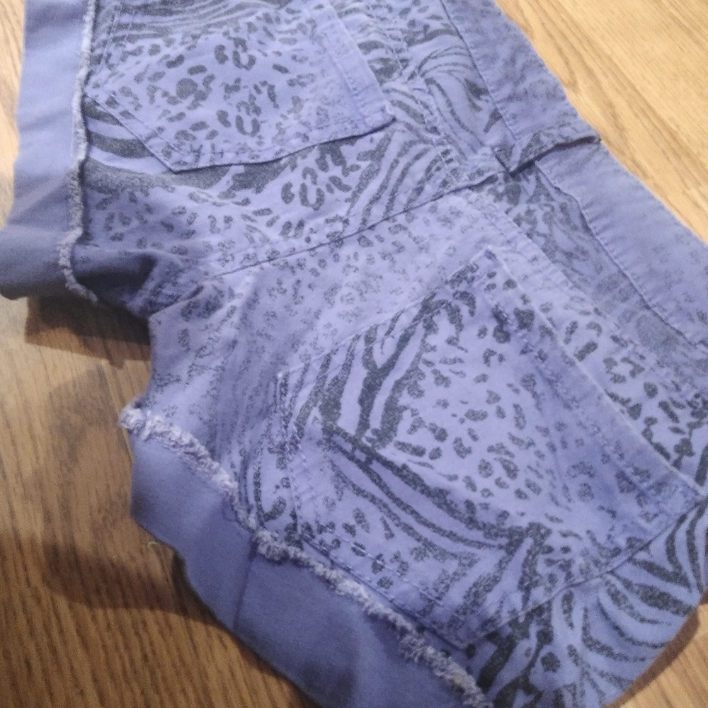 LEI ASHLEY LOWRISE CHEETAH PRINT SHORTS
